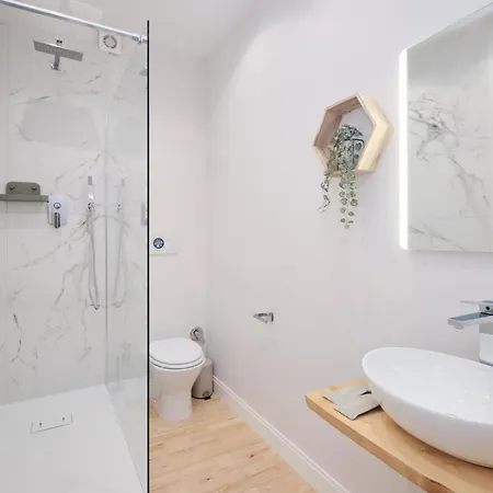 Con Bagno Privato, Balcone, Parcheggio Gratis, 20 Min Dal Colosseo منزل للإقامة روما