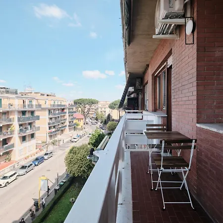 Con Bagno Privato, Balcone, Parcheggio Gratis, 20 Min Dal Colosseo Rome